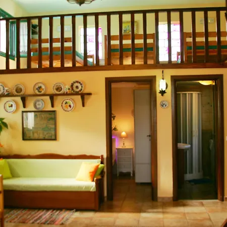 Dora's House * Istrios