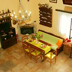 Dora's House * Istrios